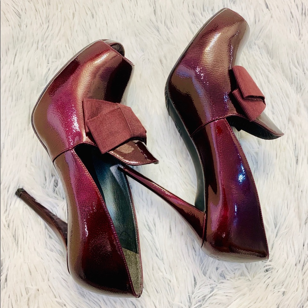 Stuart Weitzman peep toe w/ bow